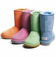    . (UGG Australia Womens Classic Short Boot.)